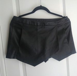 Faux leather short/skirt